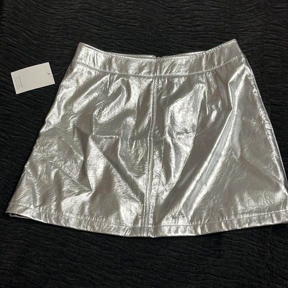 Zippered Silver skirt - Picture 3 of 5